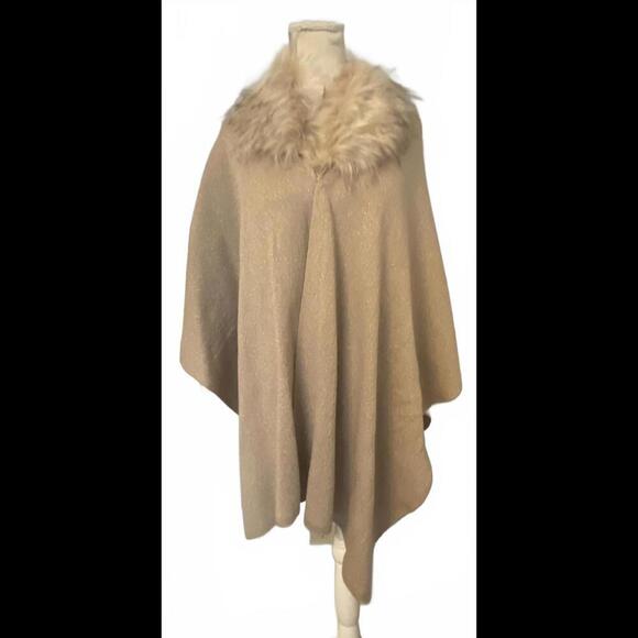 Adrienne Vittadini Elegant Beige Faux Fur Cape - Stylish Wrap for Any Occasion - Picture 3 of 8